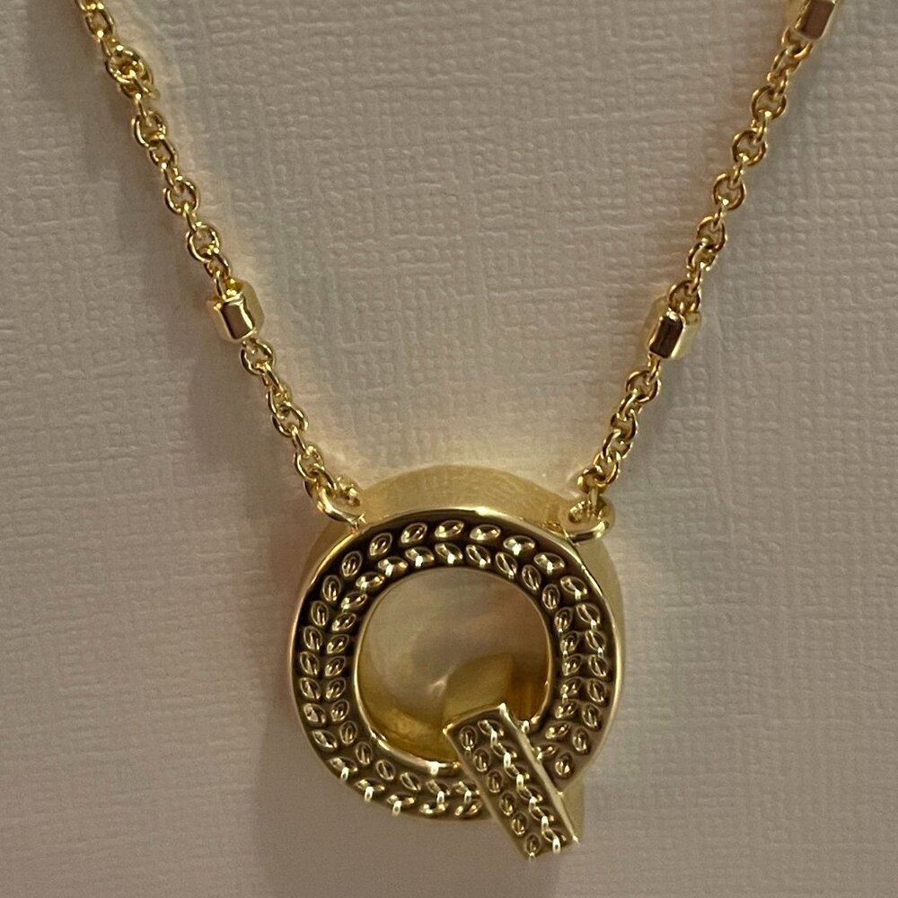 KENDRA SCOTT Letters Q Pendant Necklace Fashion Jewelry 14k Gold Plated New NWT